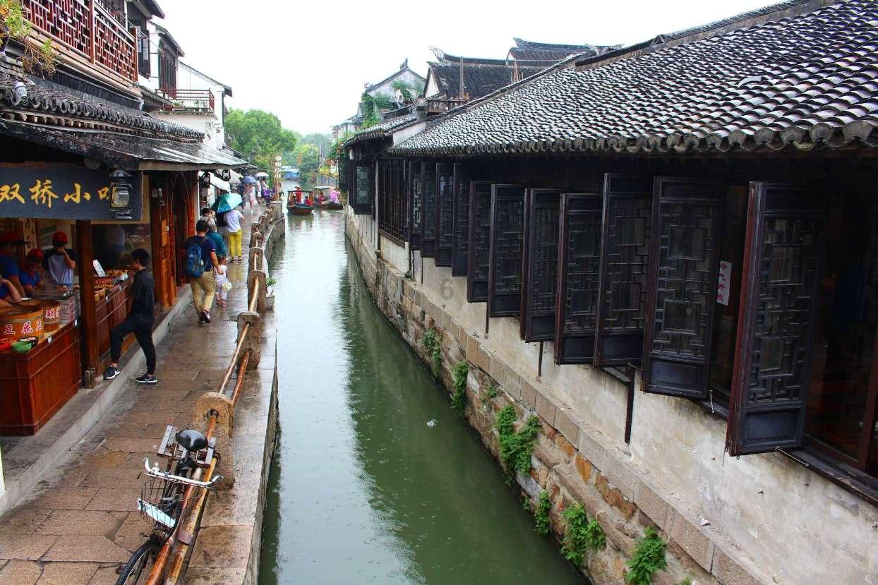 某服装厂制作450套校服已经制作了五天还剩下70套平均每天制作多少套列方程解?- 知识问答网页,帮你解答疑问